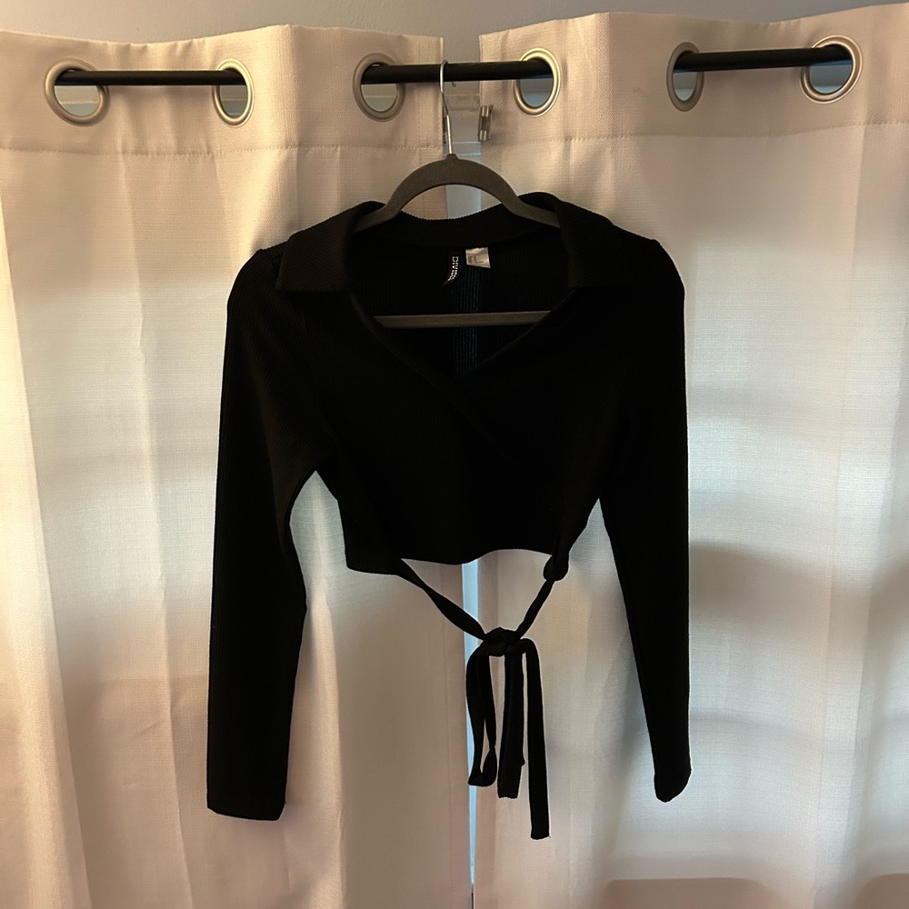 H&M Black Cropped Long Sleeve